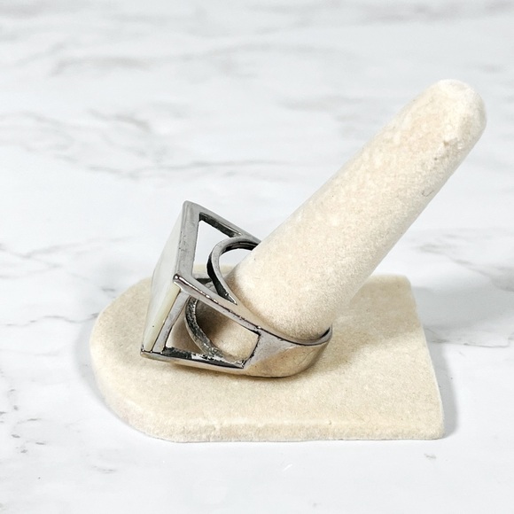 Silver Tone and Cream Ring - Picture 4 of 7